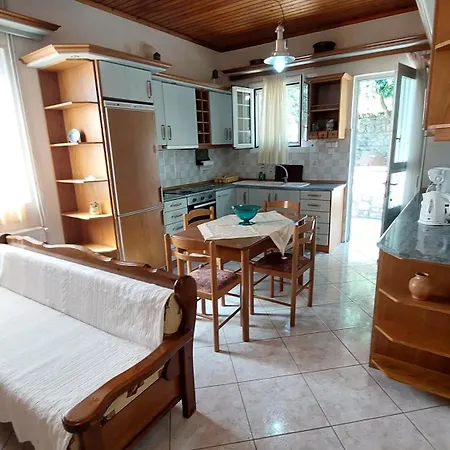 Pinelopi Holiday House Apartment